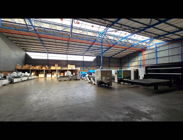 2,170M² WAREHOUSE TO LET IN SPARTAN